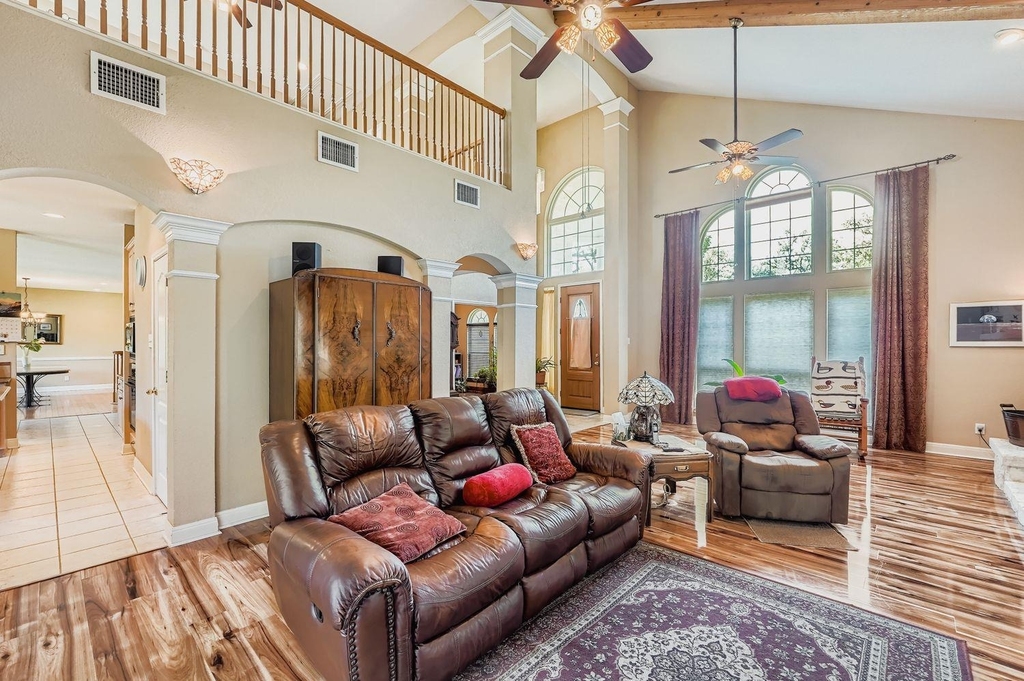 900 Wayside Drive - Photo 2