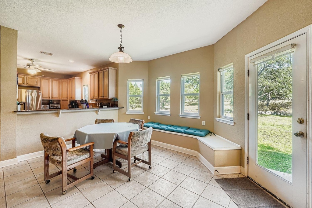 900 Wayside Drive - Photo 4