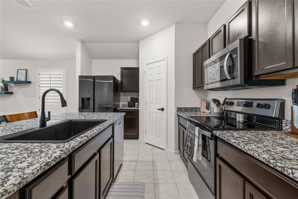 583 Taggart Trl - Photo 10