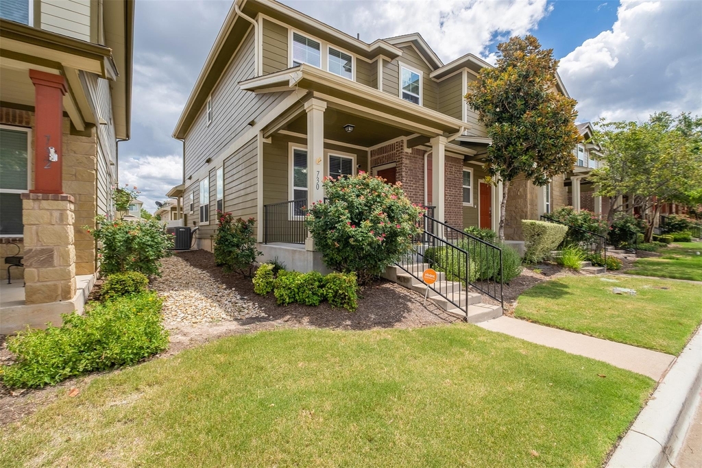 730 Lost Pines Ln - Photo 2