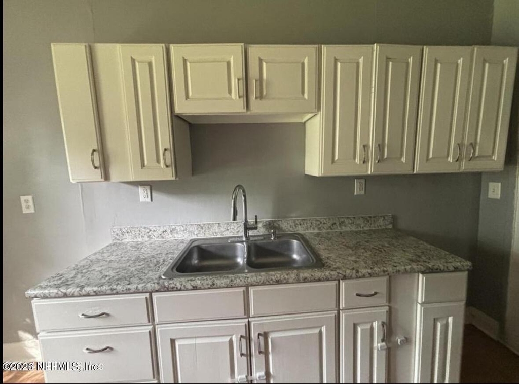 2798 Herschel Street - Photo 8