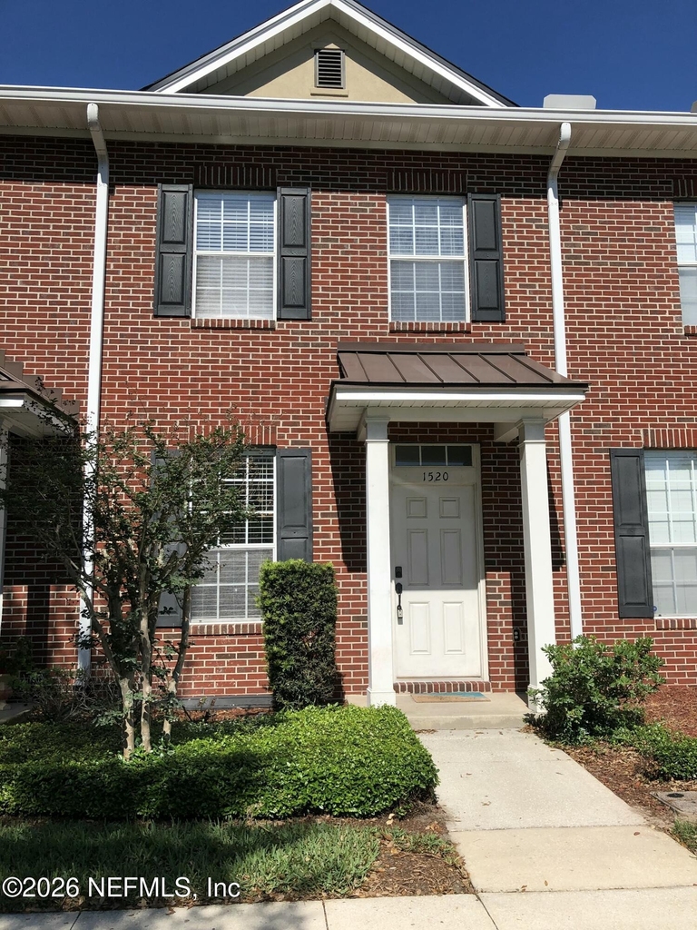 1520 Fieldview Drive - Photo 0