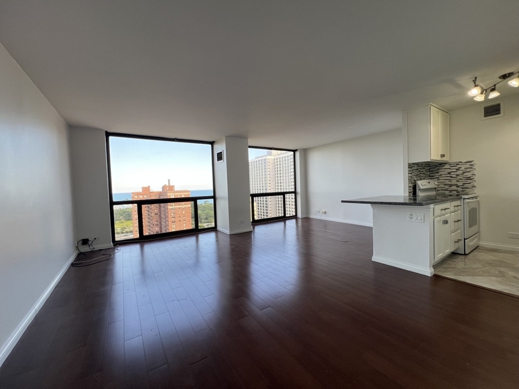 4343 N Clarendon Avenue - Photo 32