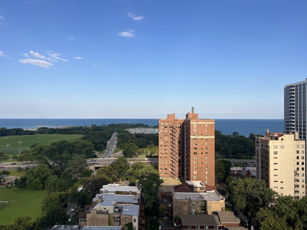 4343 N Clarendon Avenue - Photo 13