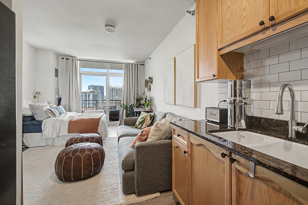 330 W Grand Avenue - Photo 9