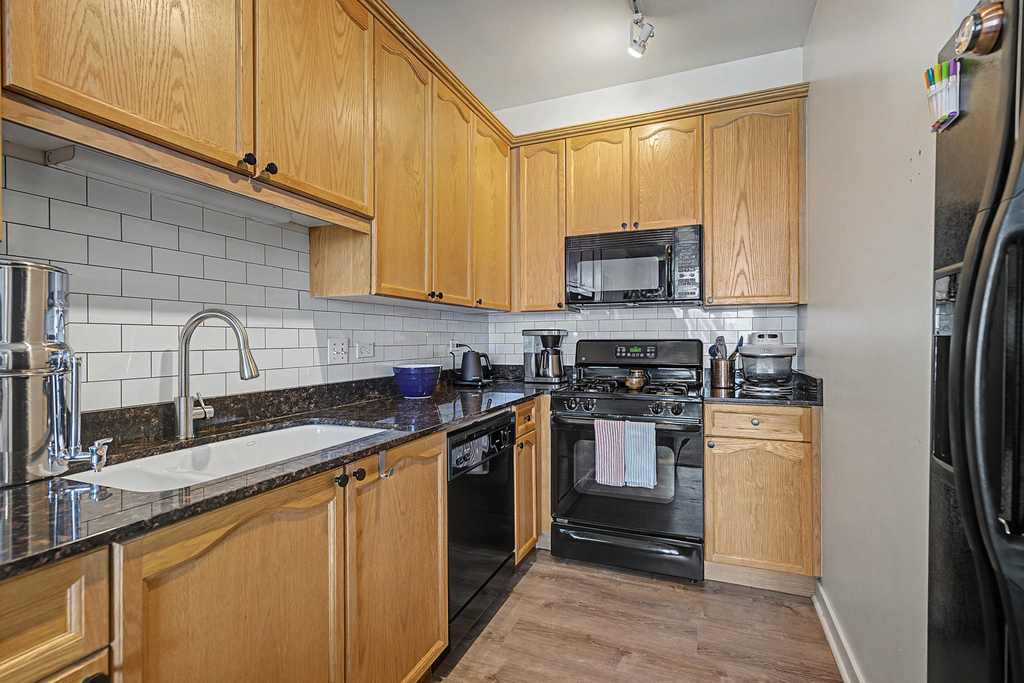 330 W Grand Avenue - Photo 8