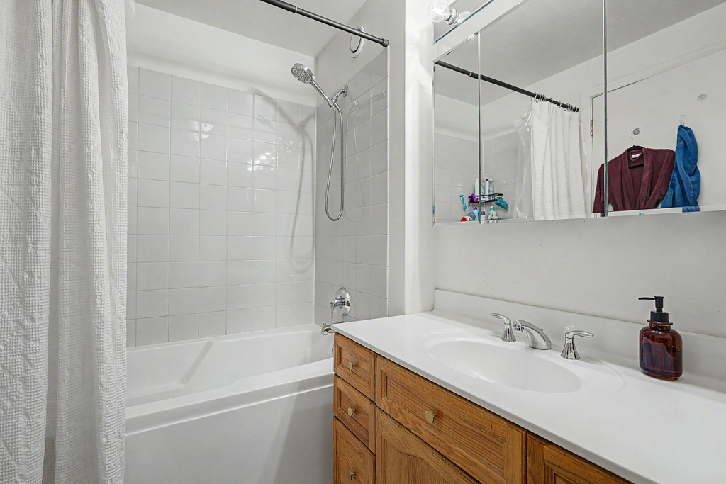330 W Grand Avenue - Photo 10