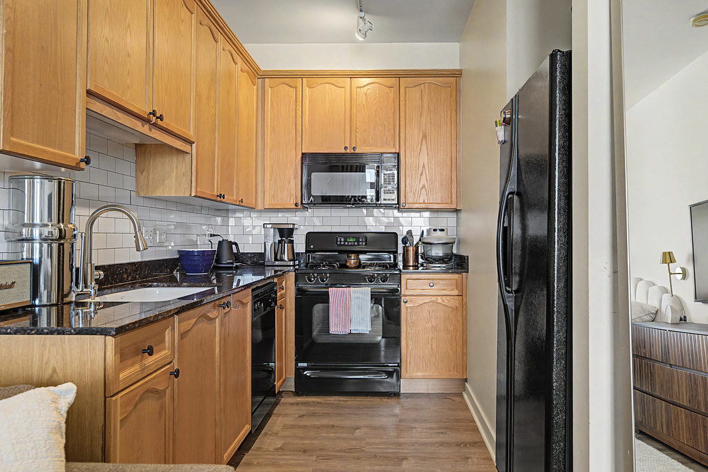 330 W Grand Avenue - Photo 7