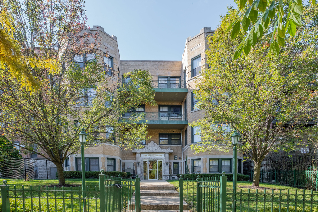 4706 N Beacon Street - Photo 0