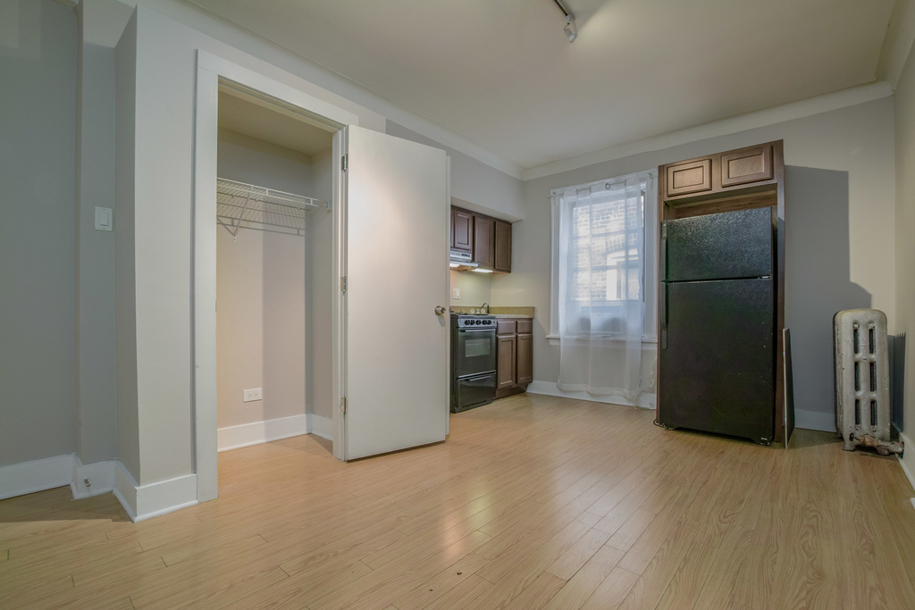 4706 N Beacon Street - Photo 2