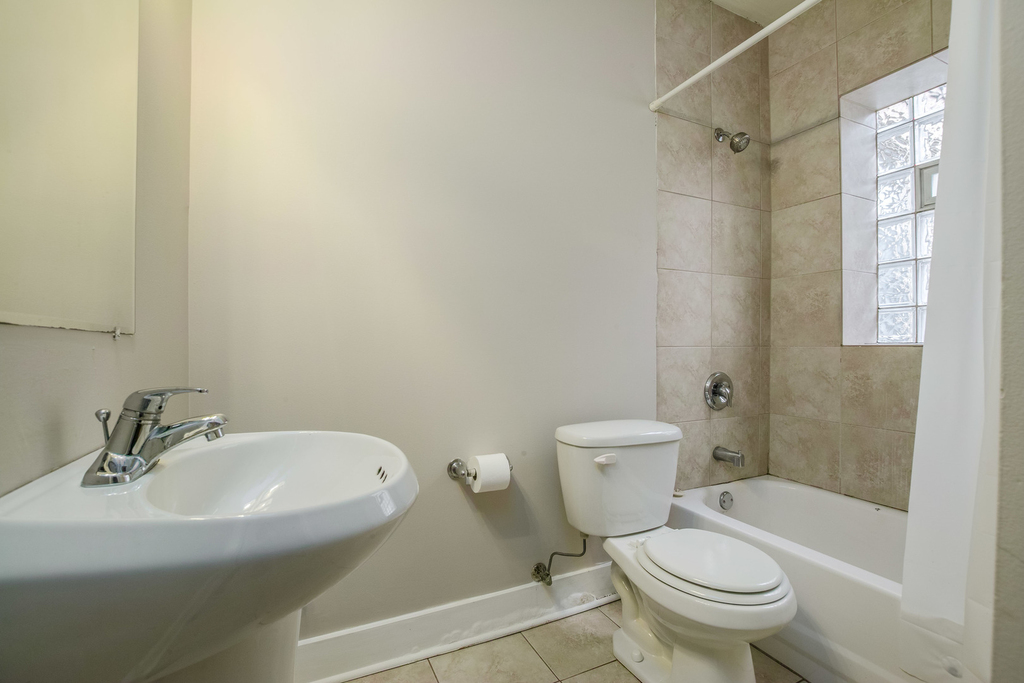 4706 N Beacon Street - Photo 4