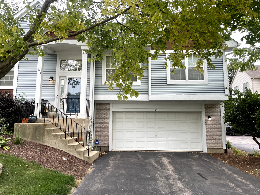 1651 Apple Tree Lane - Photo 0