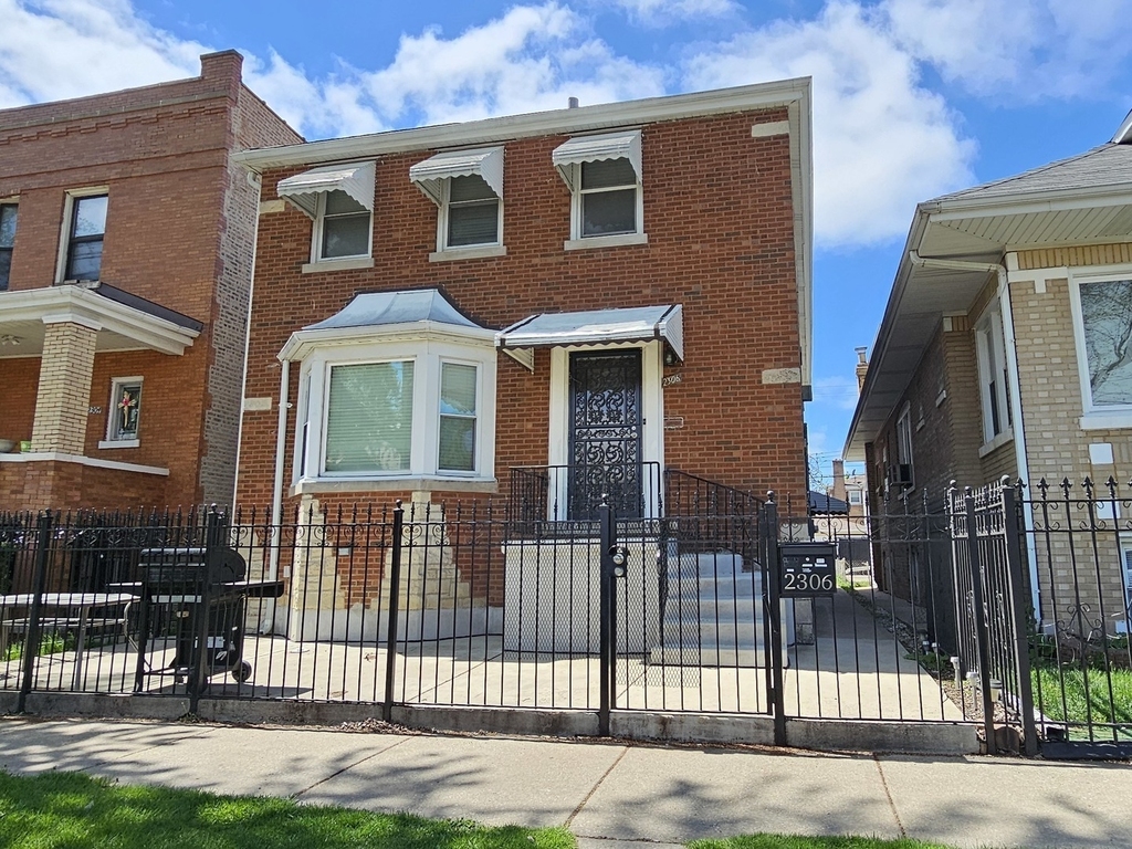 2306 N Mason Avenue - Photo 0