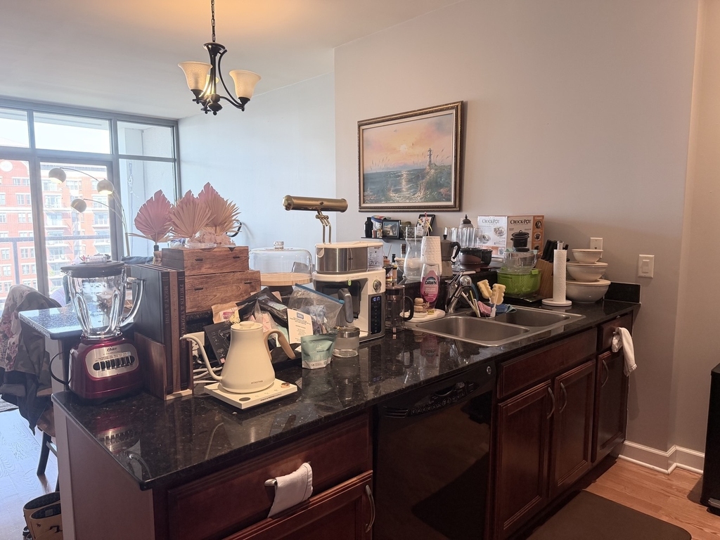 1235 S Prairie Avenue - Photo 3