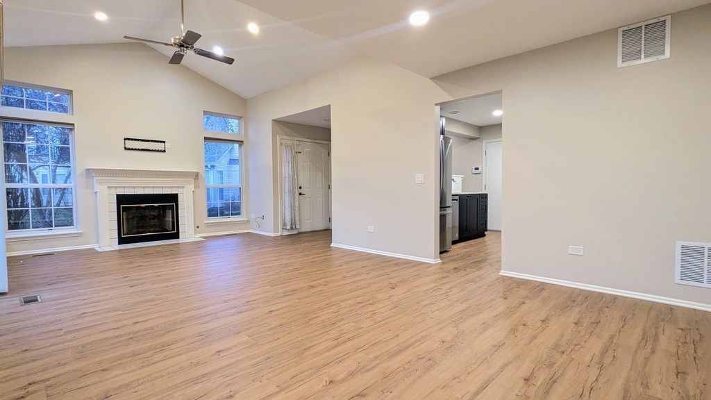 1628 Columbia Circle - Photo 3