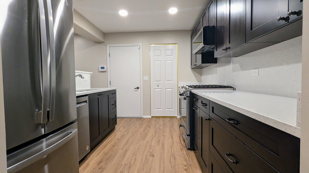 1628 Columbia Circle - Photo 5
