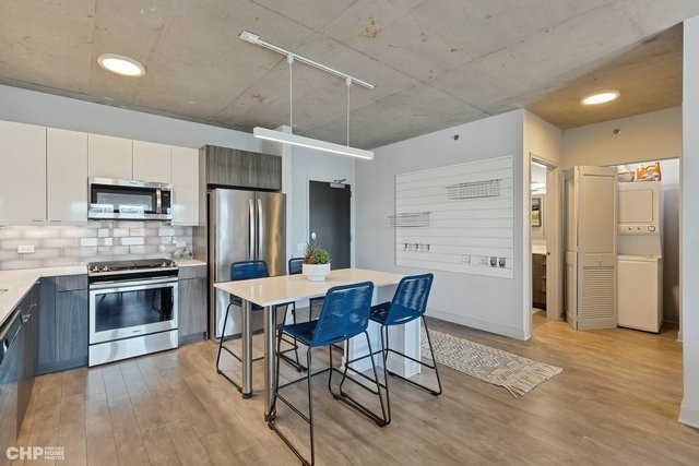 1025 W Addison Street - Photo 11