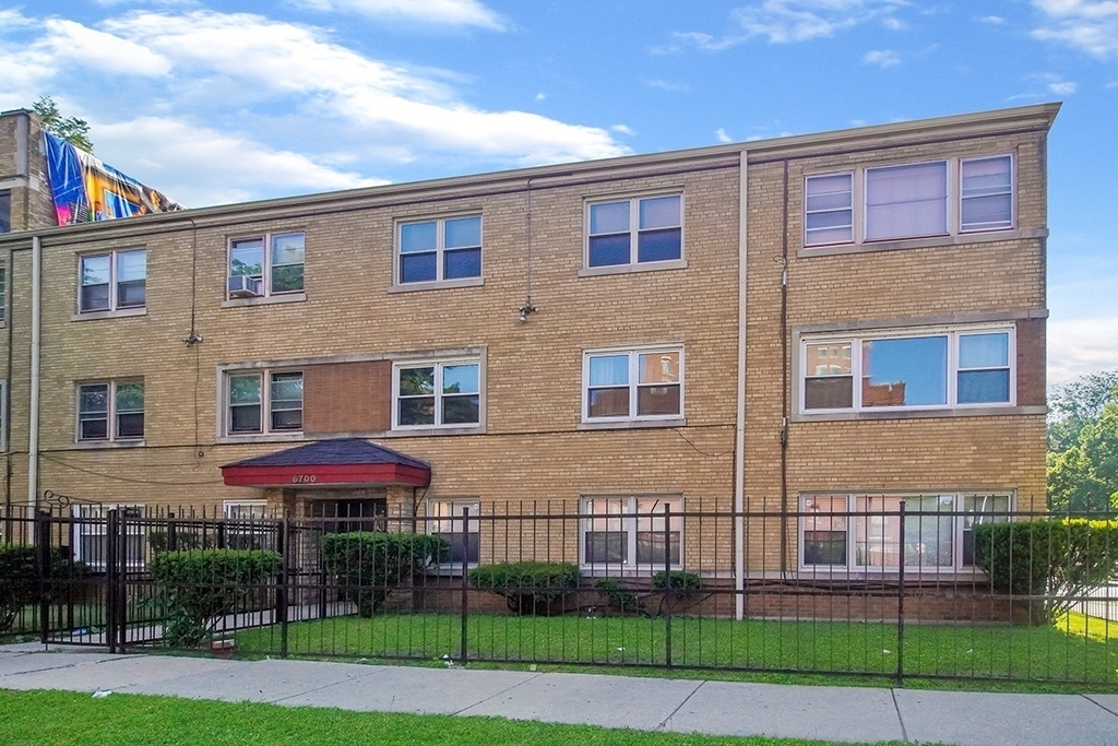 6700 S Paxton Avenue - Photo 0