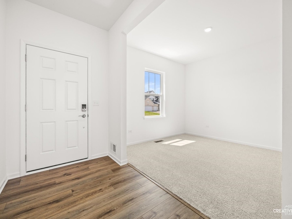 385 Danforth Drive - Photo 2