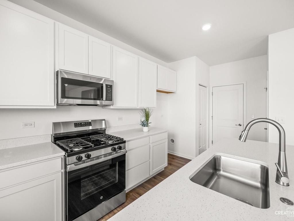 385 Danforth Drive - Photo 8