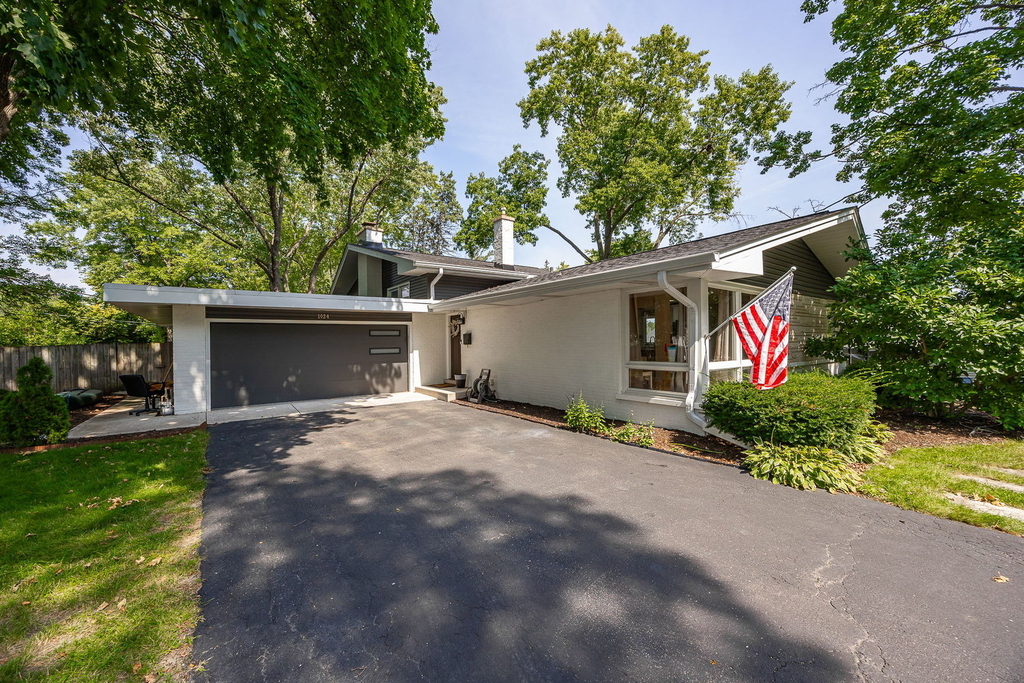 1024 Catalpa Lane - Photo 2