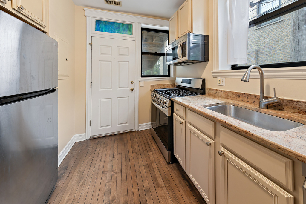 2211 W Winona Street - Photo 2