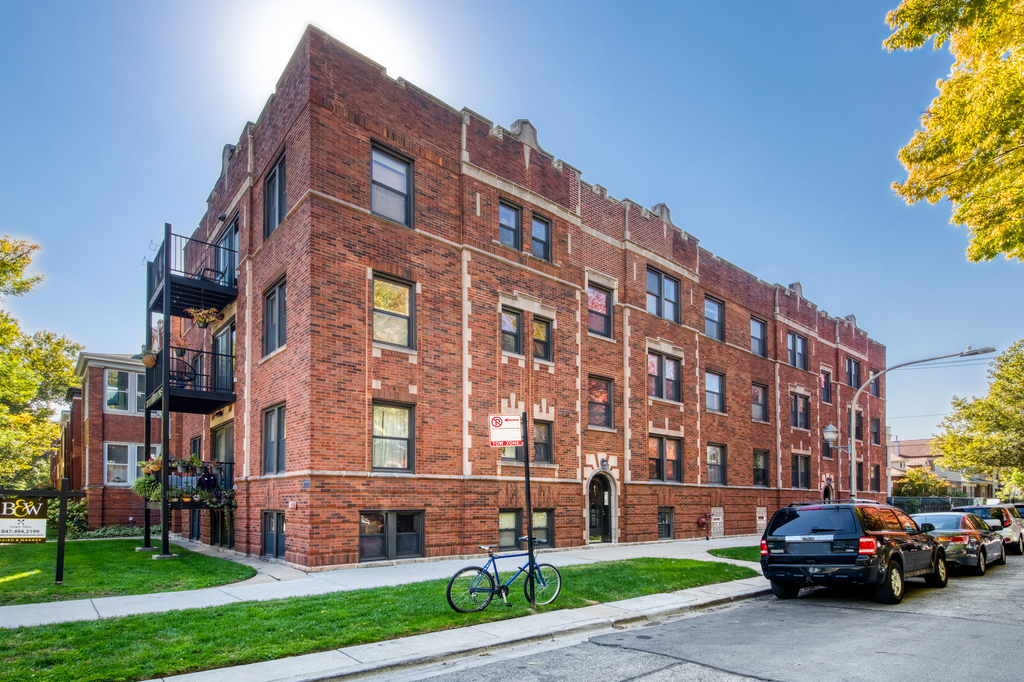 2211 W Winona Street - Photo 0