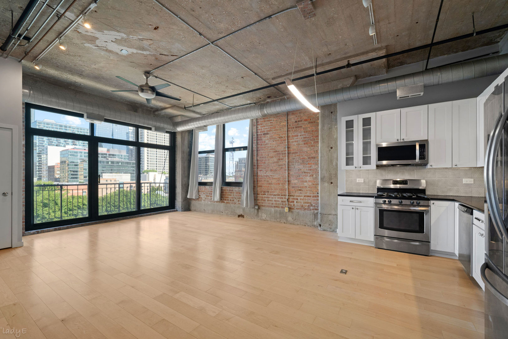 1516 S Wabash Avenue - Photo 1