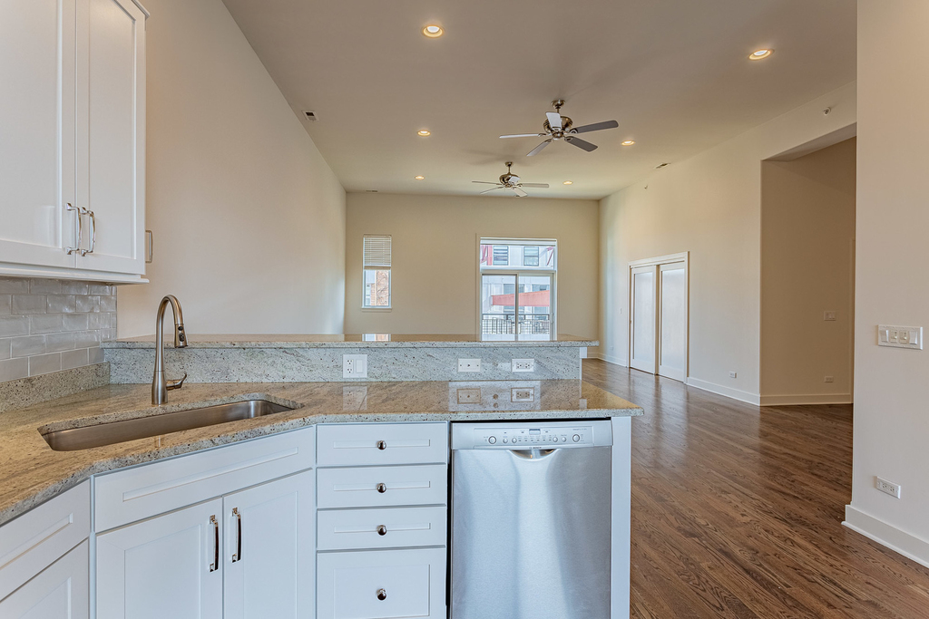 2100 Greenwood Street - Photo 8