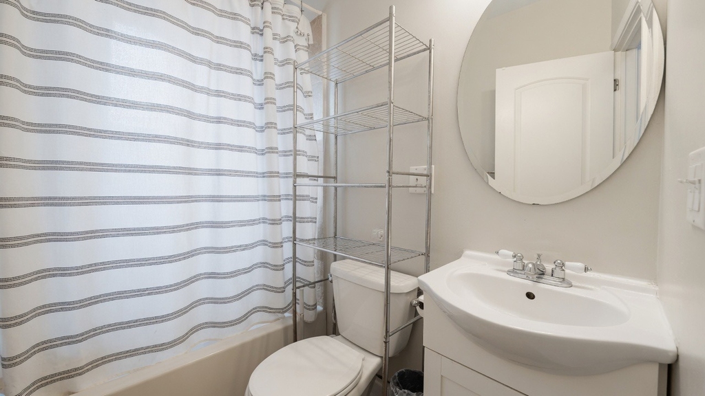 7225 N Rogers Avenue - Photo 9