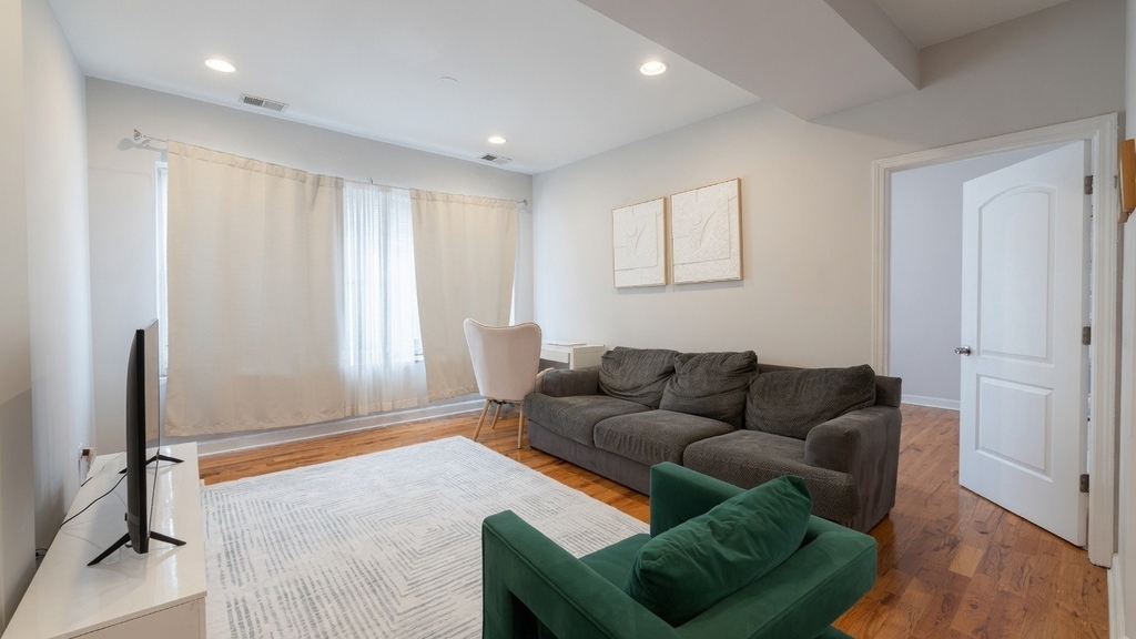 7225 N Rogers Avenue - Photo 4