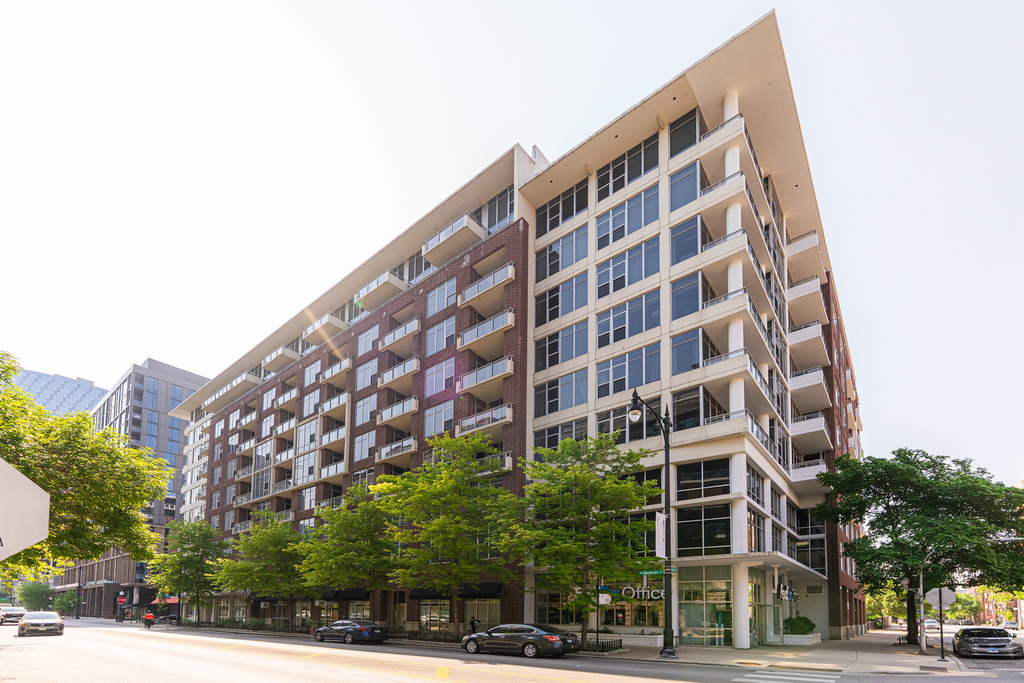 901 W Madison Street - Photo 1