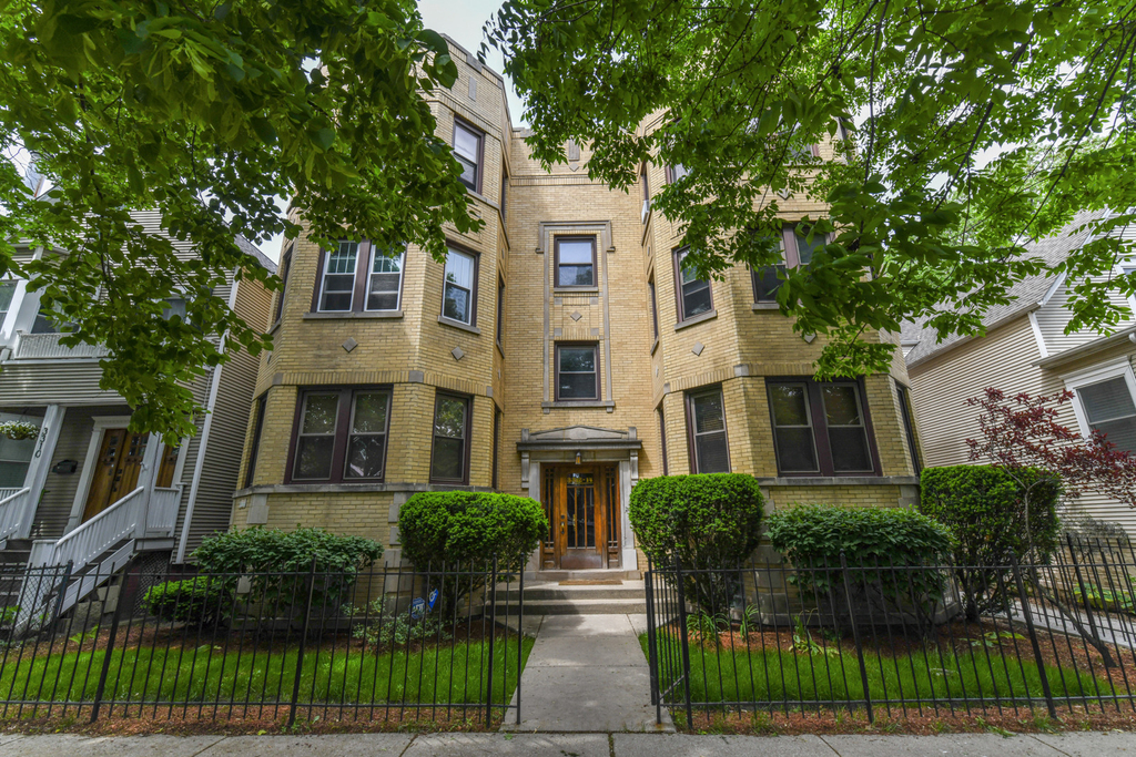 3312 N Oakley Avenue - Photo 0