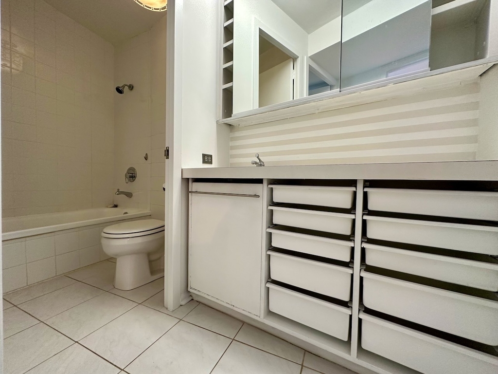 300 N State Street - Photo 5