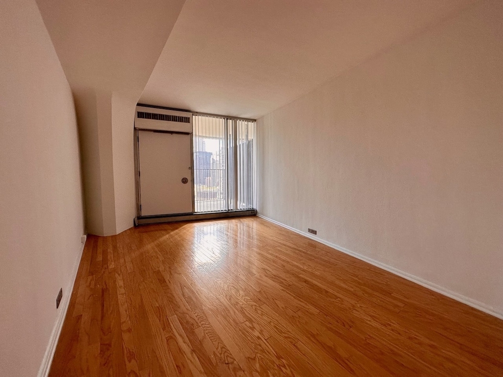 300 N State Street - Photo 4