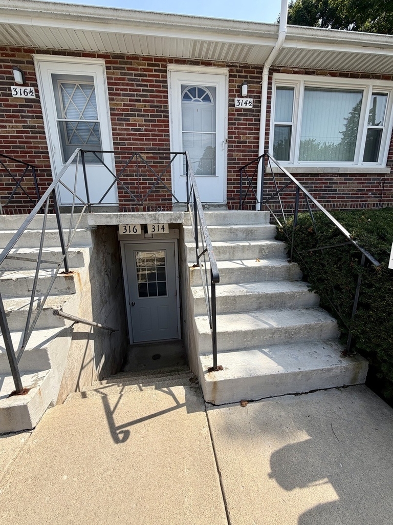 314 N Locust Street - Photo 2