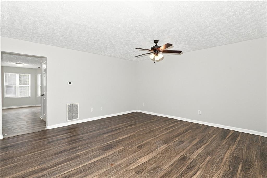 2002 Grove Way - Photo 5