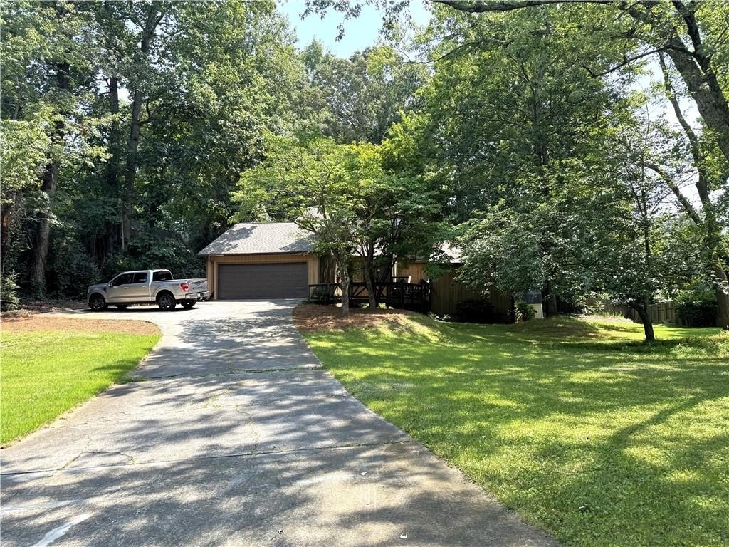 1302 Colony Dr - Photo 1