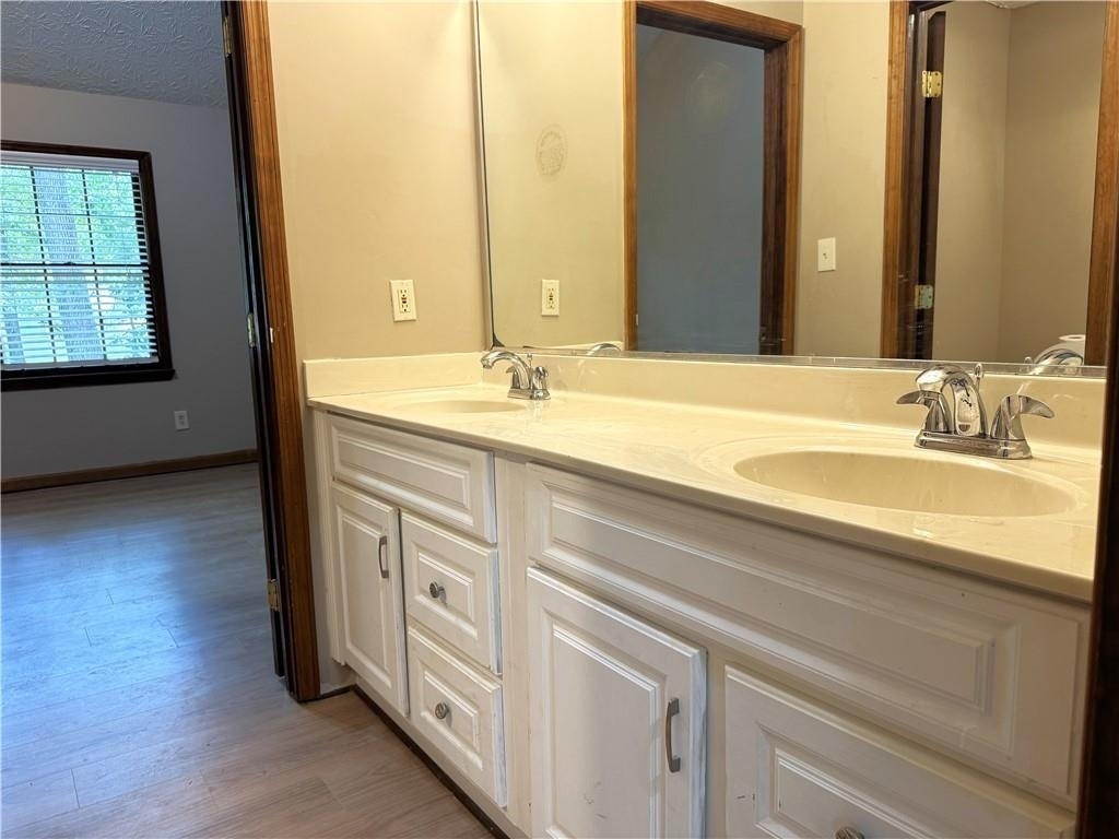 1302 Colony Dr - Photo 18