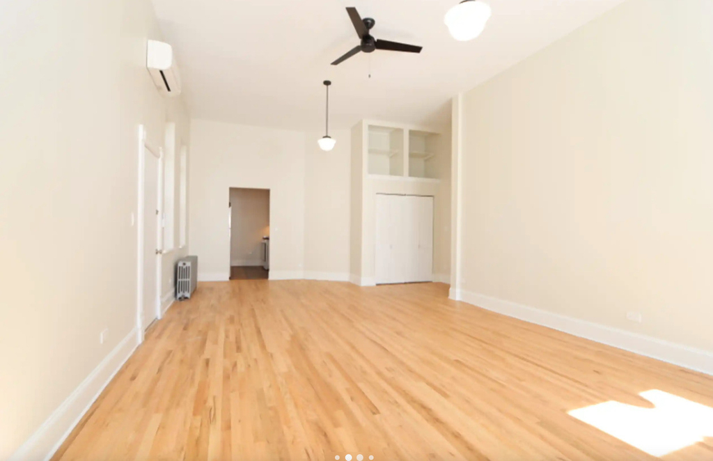 1318 W Erie Street - Photo 3