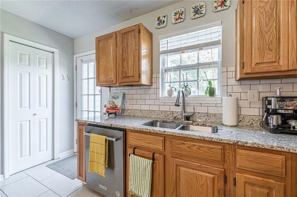 2458 Crestview Avenue - Photo 12