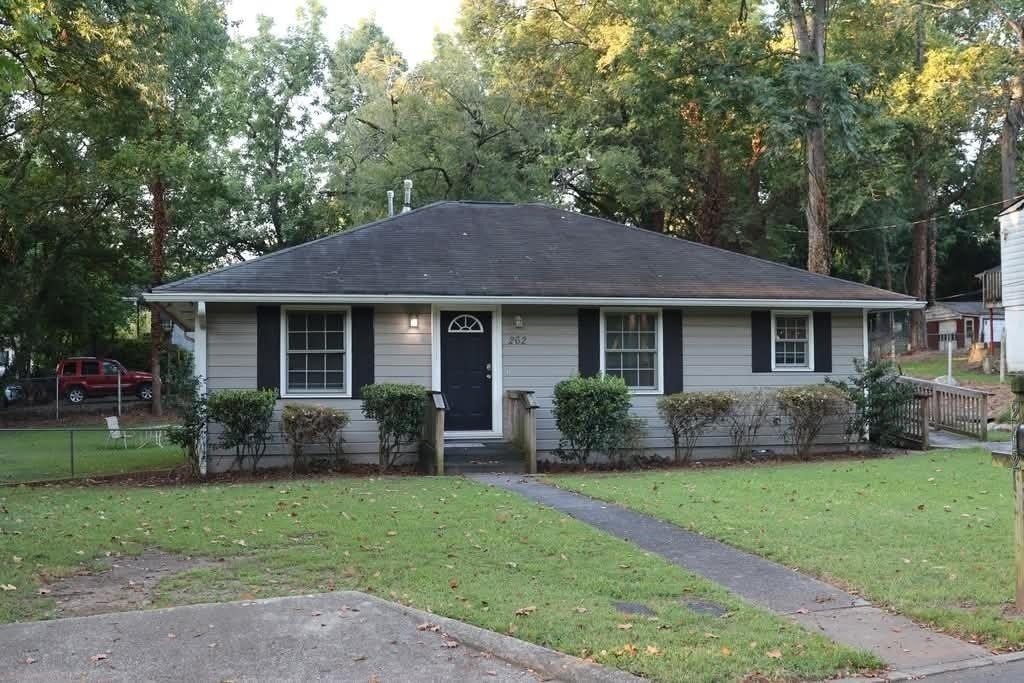 262 Ne Forest Avenue - Photo 1