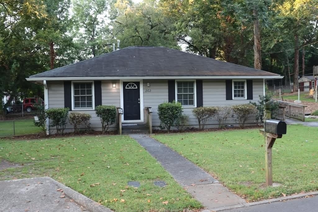 262 Ne Forest Avenue - Photo 0