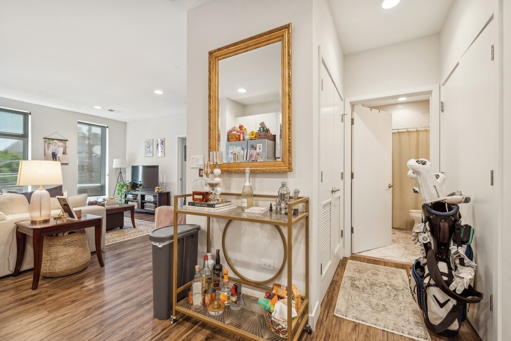 1045 W Cornelia Avenue - Photo 8