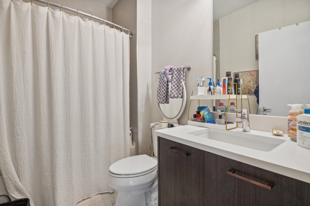1045 W Cornelia Avenue - Photo 6