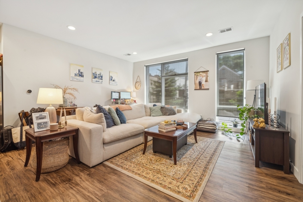 1045 W Cornelia Avenue - Photo 2
