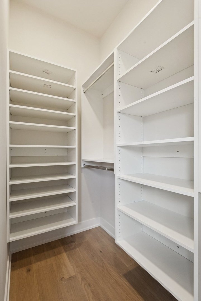 3641 N Wilton Avenue - Photo 3