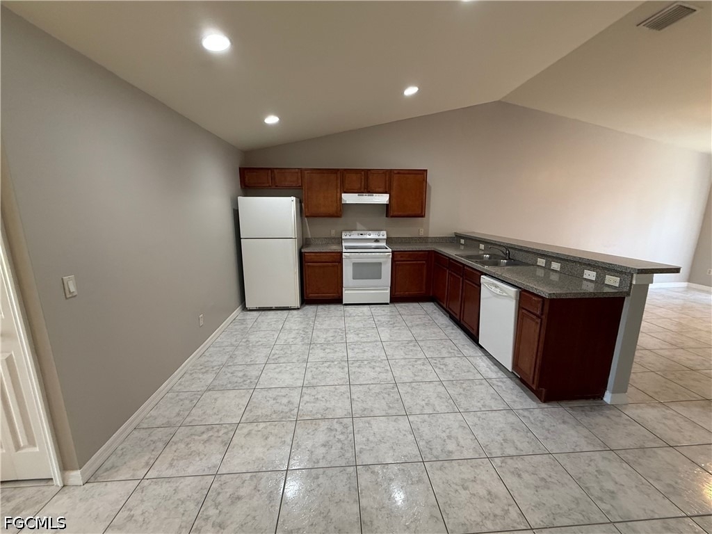 1040 Ainsworth Street E - Photo 2