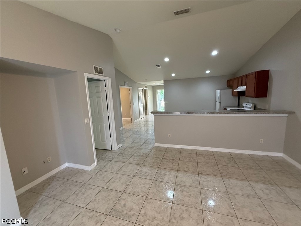 1040 Ainsworth Street E - Photo 1