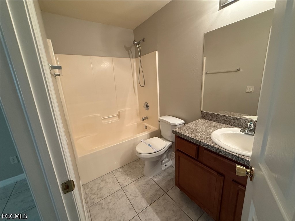 1040 Ainsworth Street E - Photo 9